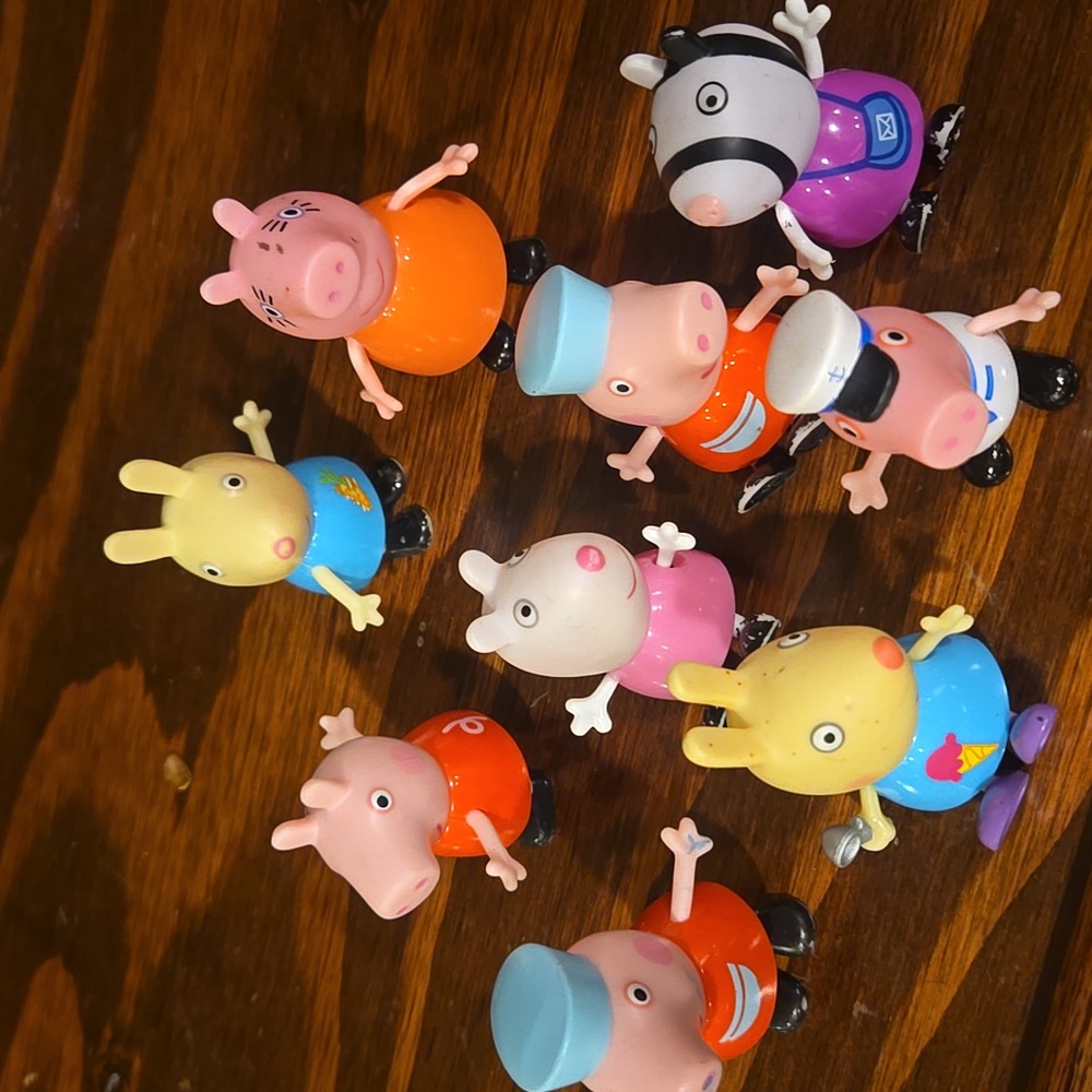 Peppa Pig figurines.  3"